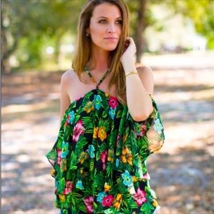 Bundle 3/$40 Anthropologie Judith March Tropical Chiffon Top w Flowy Sleeves.
